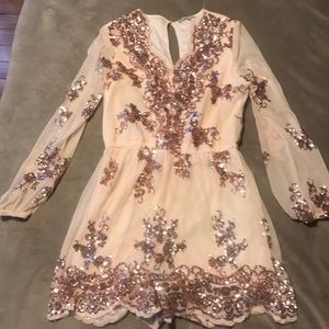 Nye long sleeve sequin romper! 💫✨